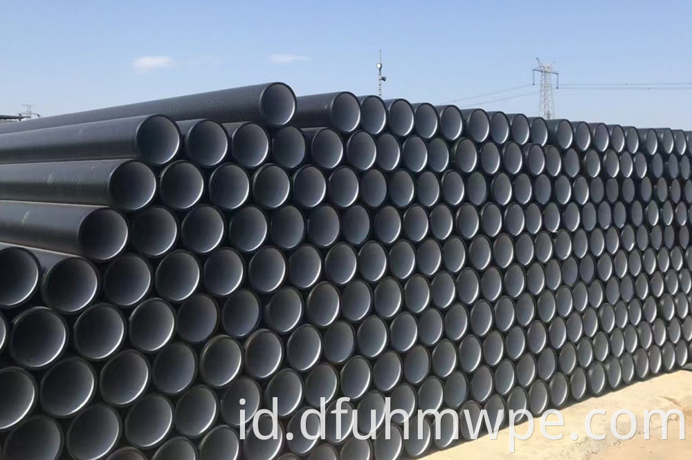 Steel skeleton polyethylene composite pipe
